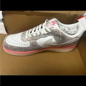 Nike White and Pink Patterned Sneakers